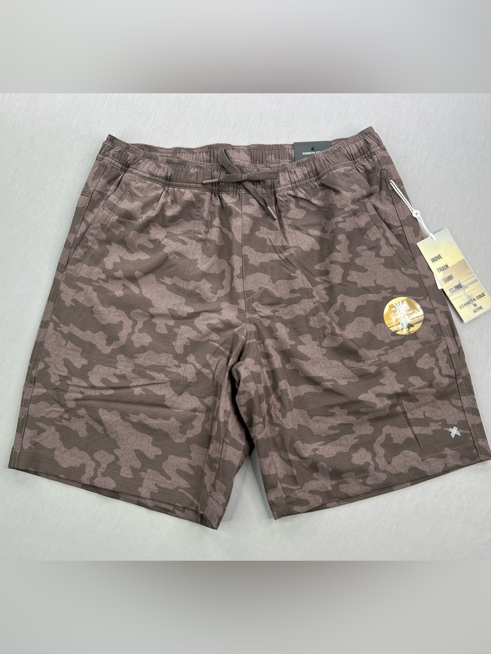 KENNETH COLE MENS PLUM CAMO ACTIVE TECH 8” COMPRESSION LINED ATHLETIC SHORTS